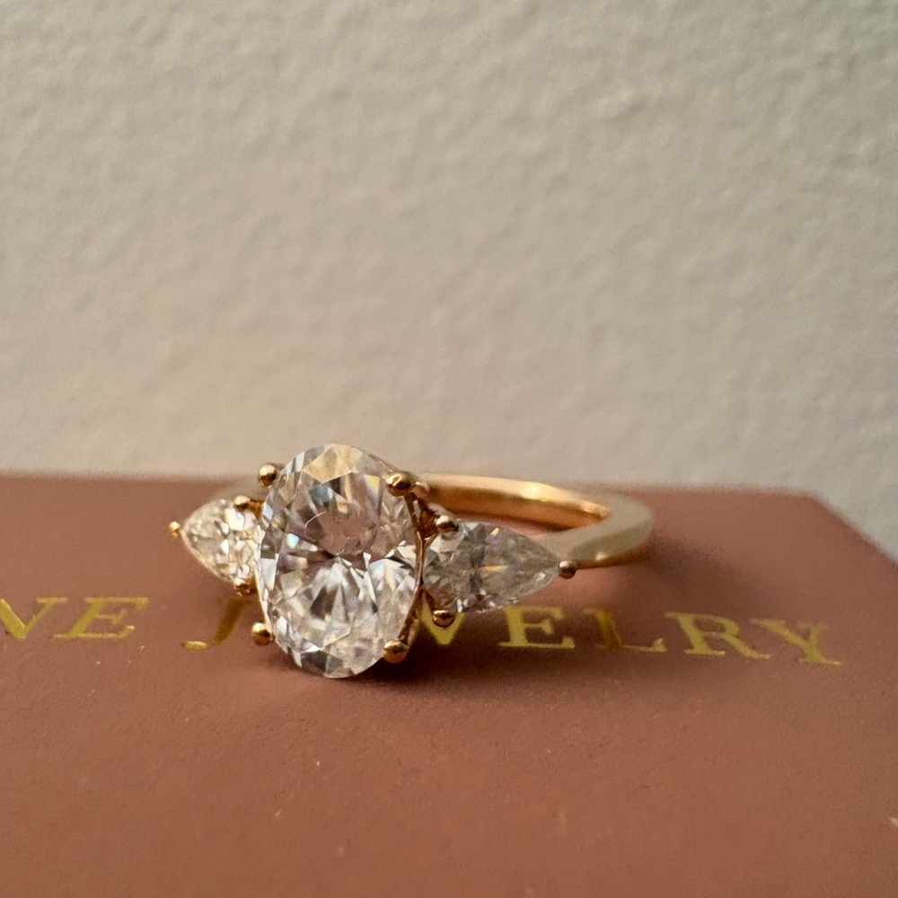 10k rose gold 3-stone oval moissanite ring, size 5 ✨